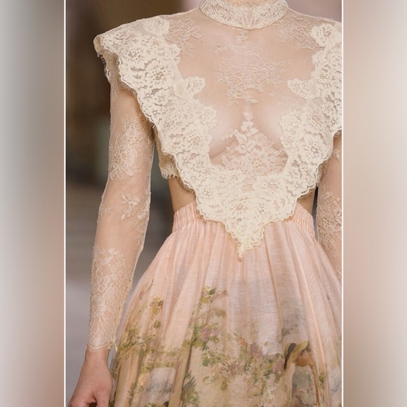 🌸AVAILABLE FOR HIRE🌸 Runway Luminosity Lyrical Corded Lace Gown - Picture 5 of 16